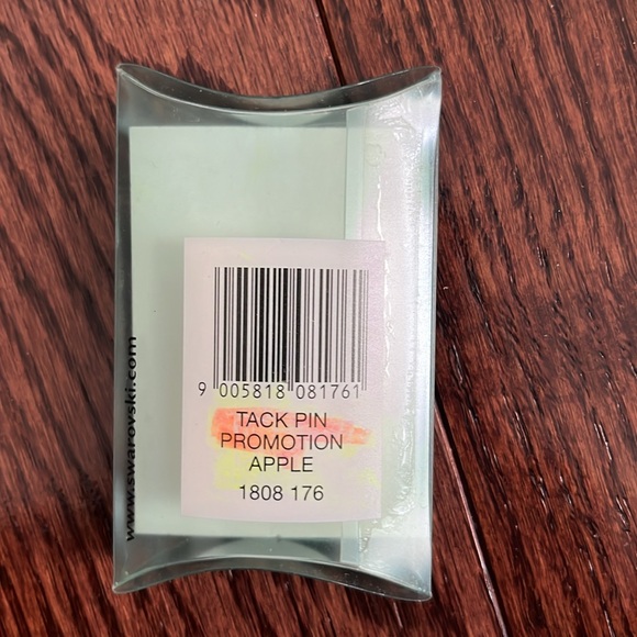 Swarovski Tack Pin Apple - Picture 2 of 4